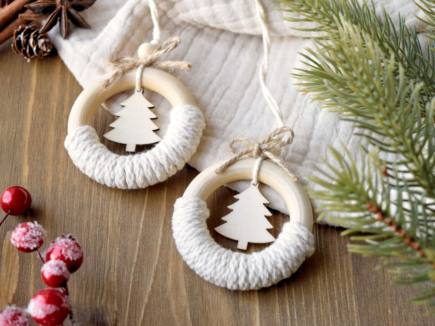Makramee Baumschmuck-Anhänger Set mit Holz-Tannenbaum 2tlg.