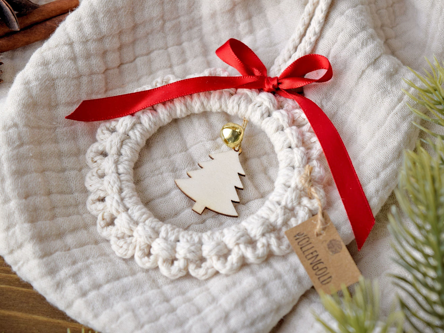 Makramee Weihnachtskranz mit Glöckchen und Tannenbaum