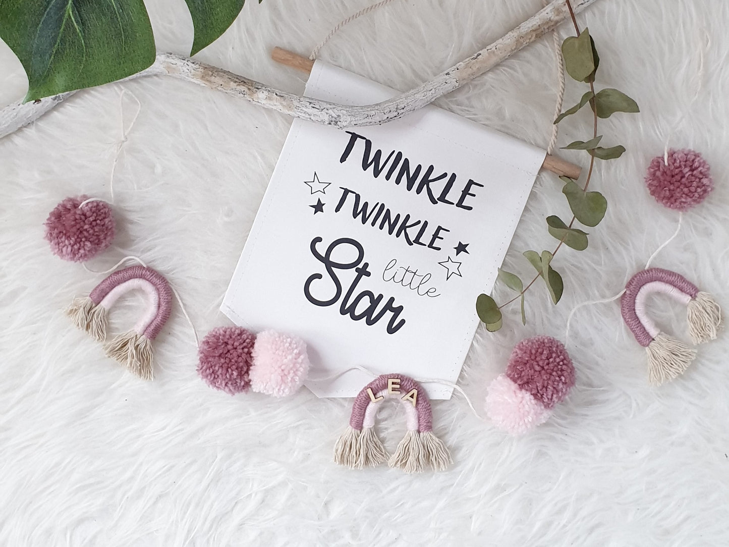 Makramee Regenbogen Pom Pom Girlande mit Name, Farbwahl