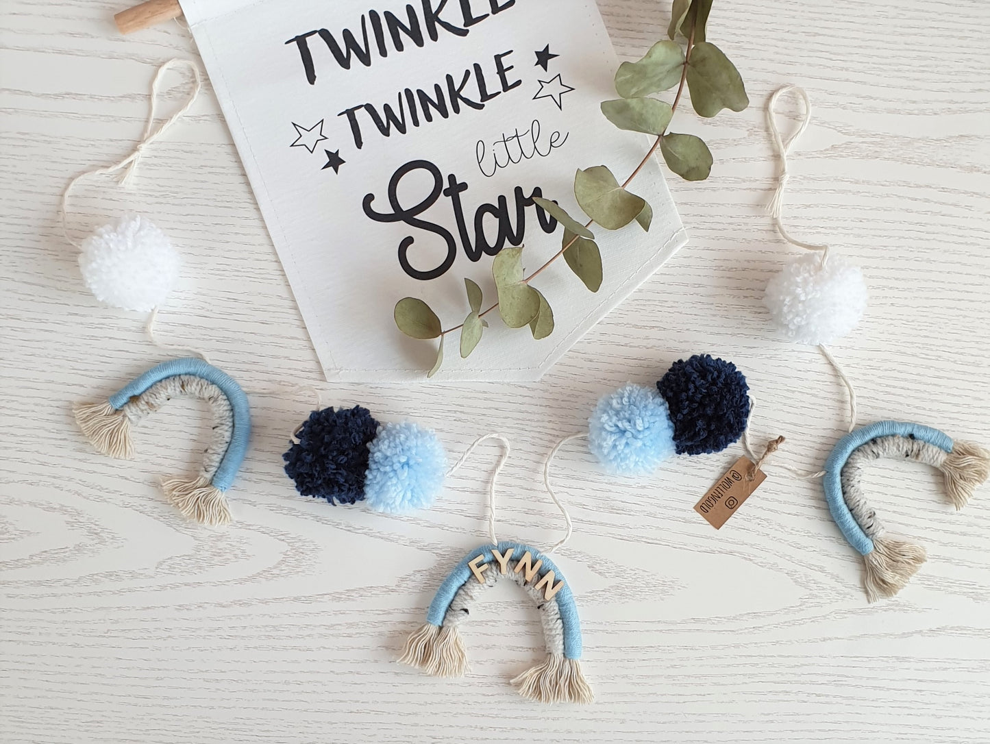Makramee Regenbogen Pom Pom Girlande mit Name, Farbwahl