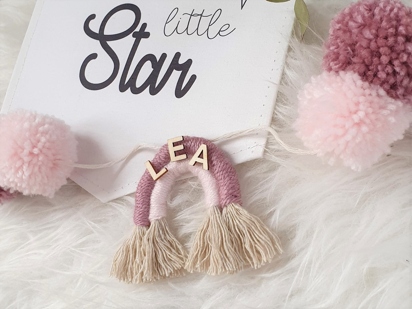 Makramee Regenbogen Pom Pom Girlande mit Name, Farbwahl